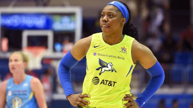 arike_looking_pensive_about_her_closing_ability.jpg